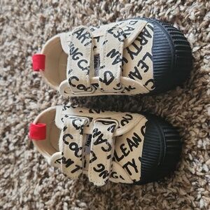 Happy nocnoc toddlr Velcro sneakers size 2 shoes